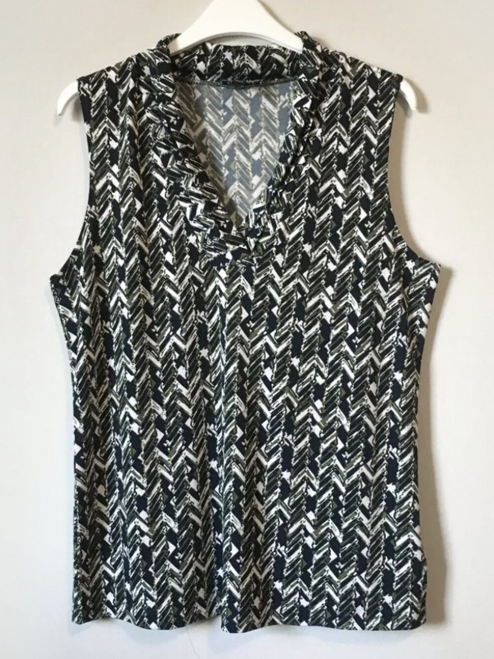 JONES NEW YORK V-Neck B&W Green Abstract Tweed Print Blouse M Office Siren